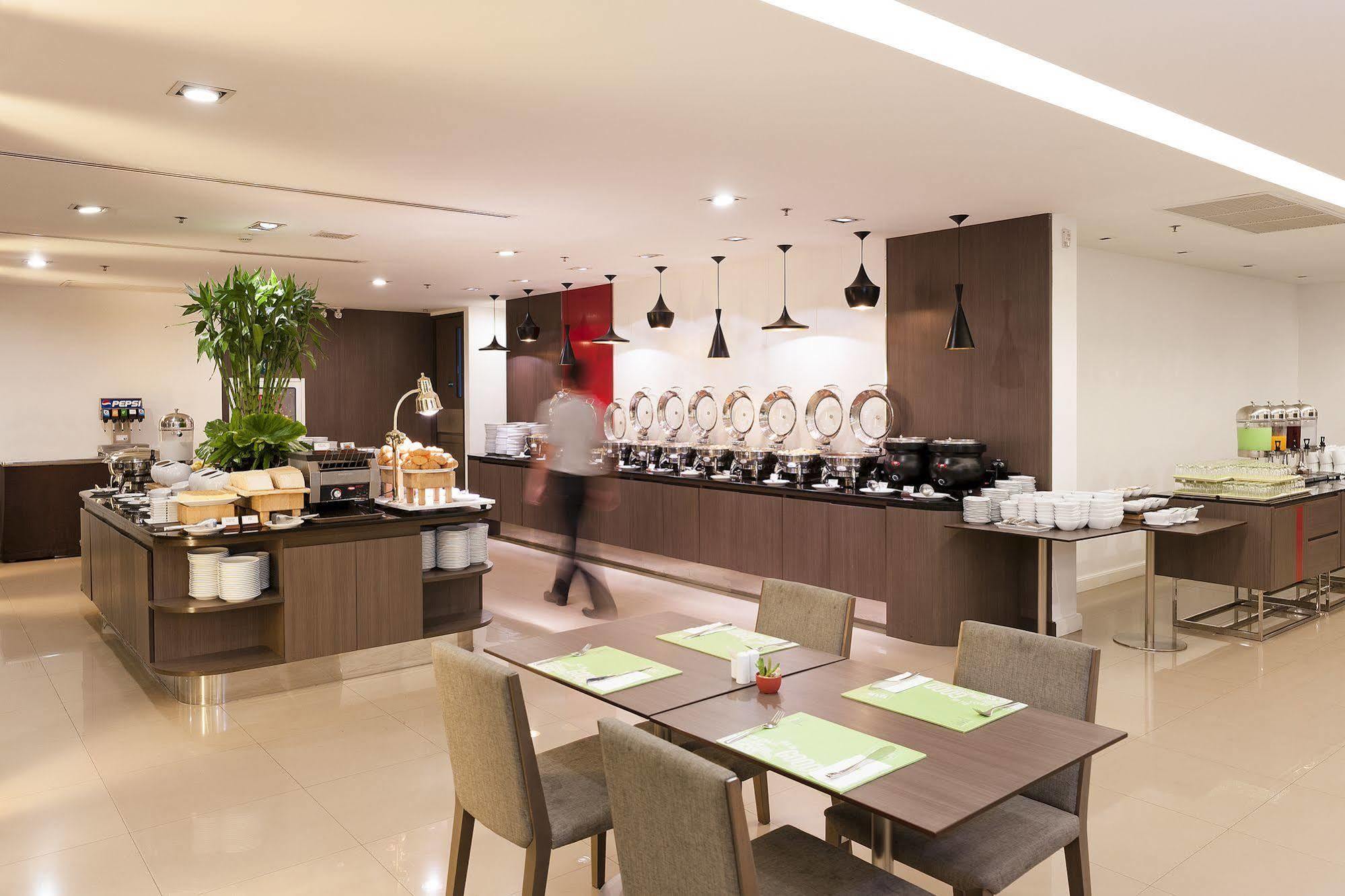 酒店 Ibis Riverside 3*